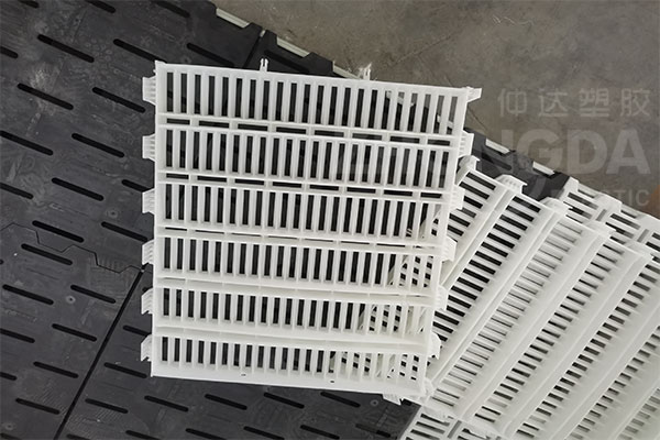 相較于塑料漏縫板，鋼筋漏縫板的優(yōu)缺點(diǎn)是什么？